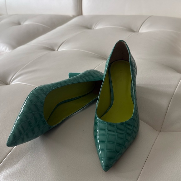 Vince Camuto Teal Crocodile Pattern Heels - Picture 3 of 11